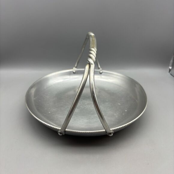 Vintage BW Buenilum Smooth Aluminum Round Metal Tray w/ Twisted handle 9" - Picture 3 of 12